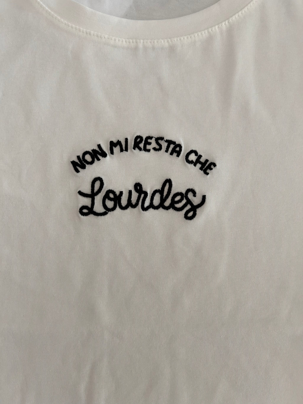 T-shirt ricamata Namastè