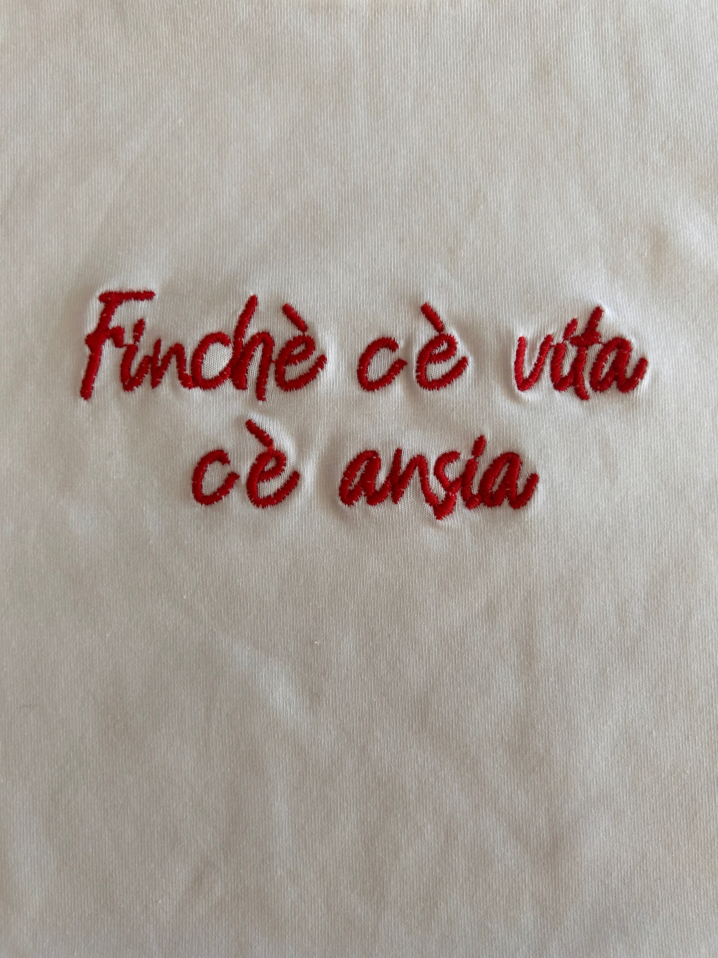 T-shirt ricamata Namastè