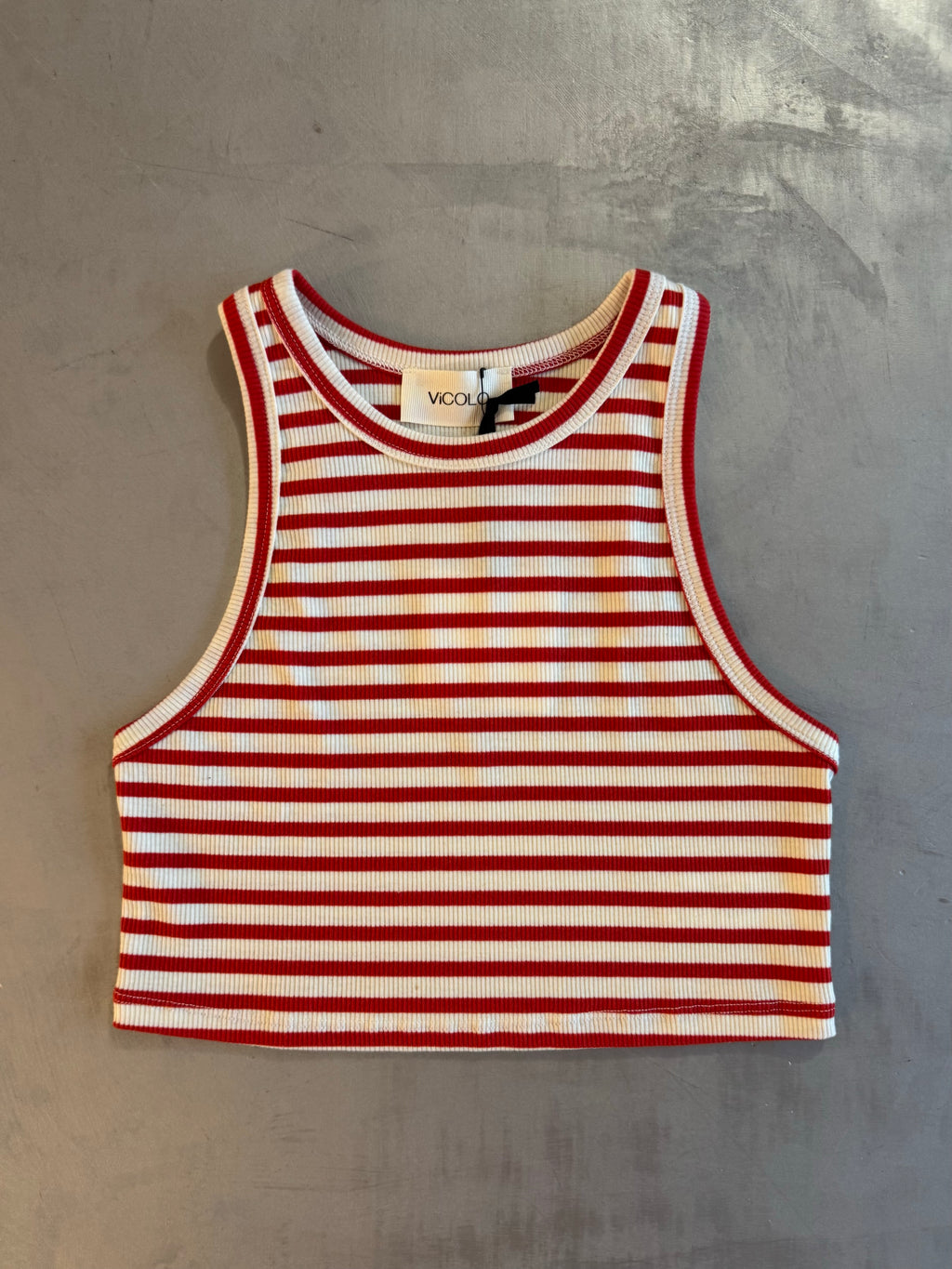 Top cropped Vicolo