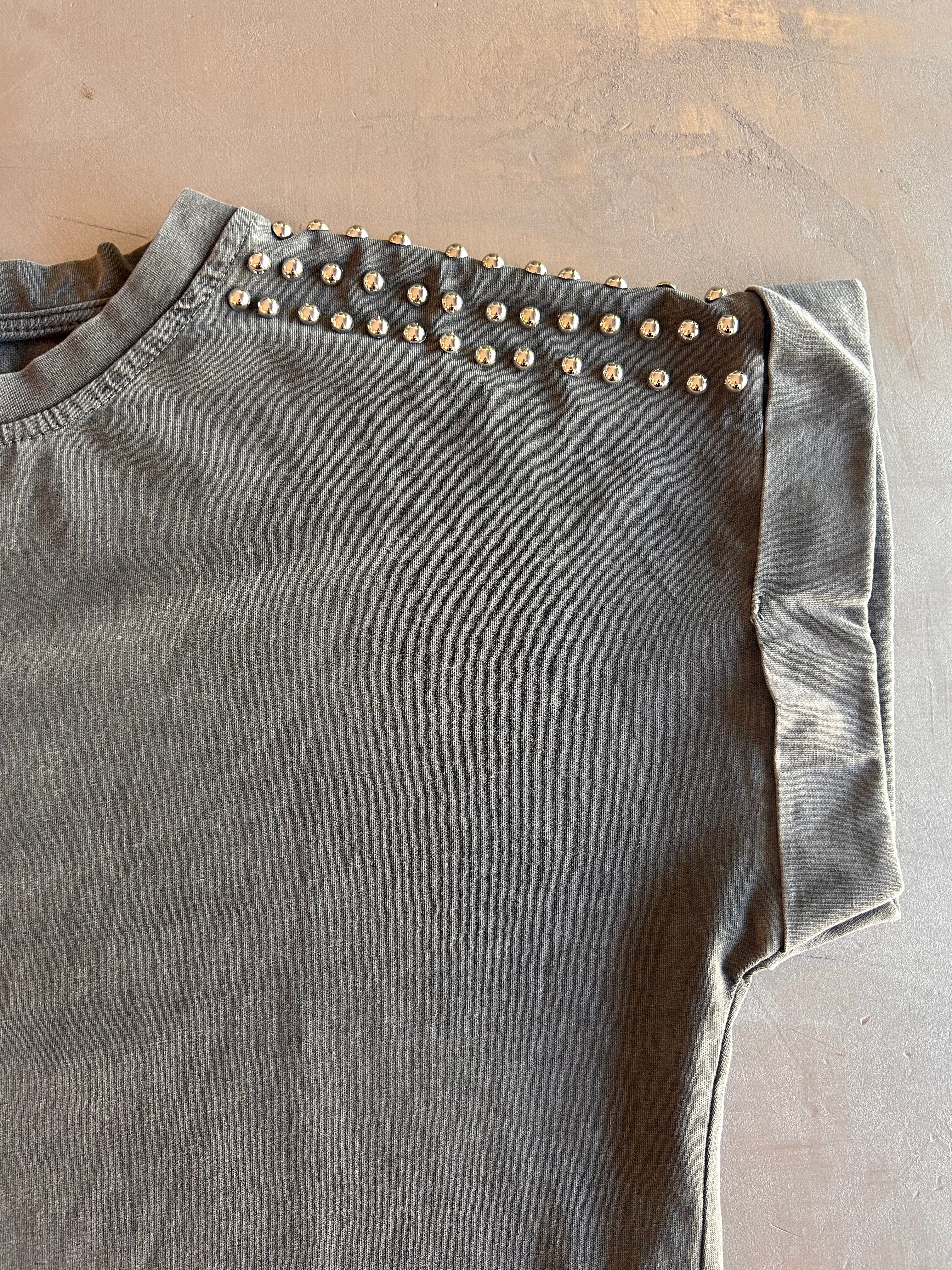 T-shirt Namastè con borchie