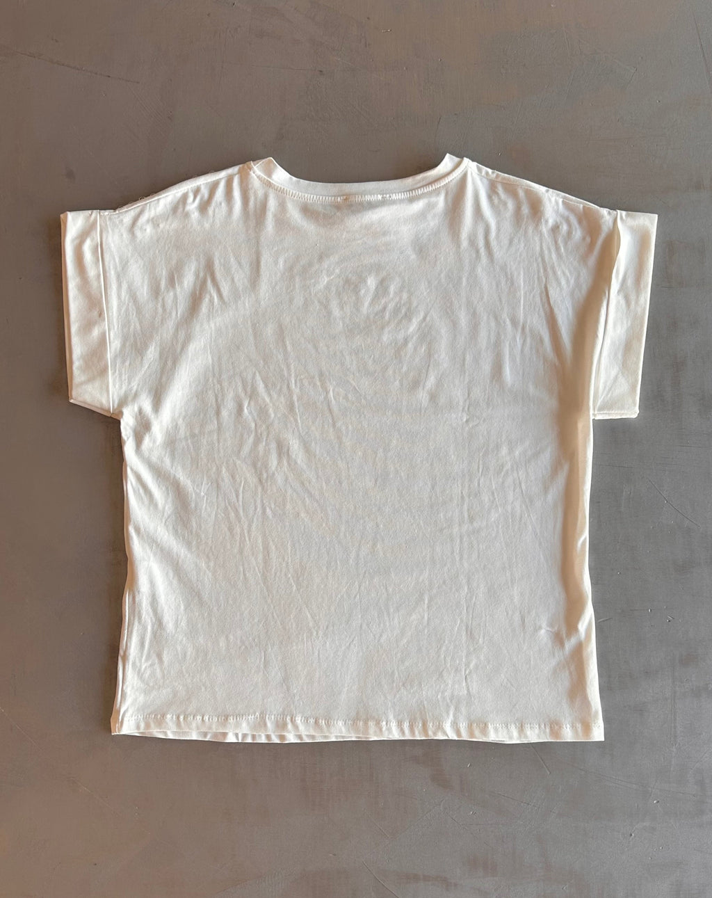 T-shirt Namastè con borchie