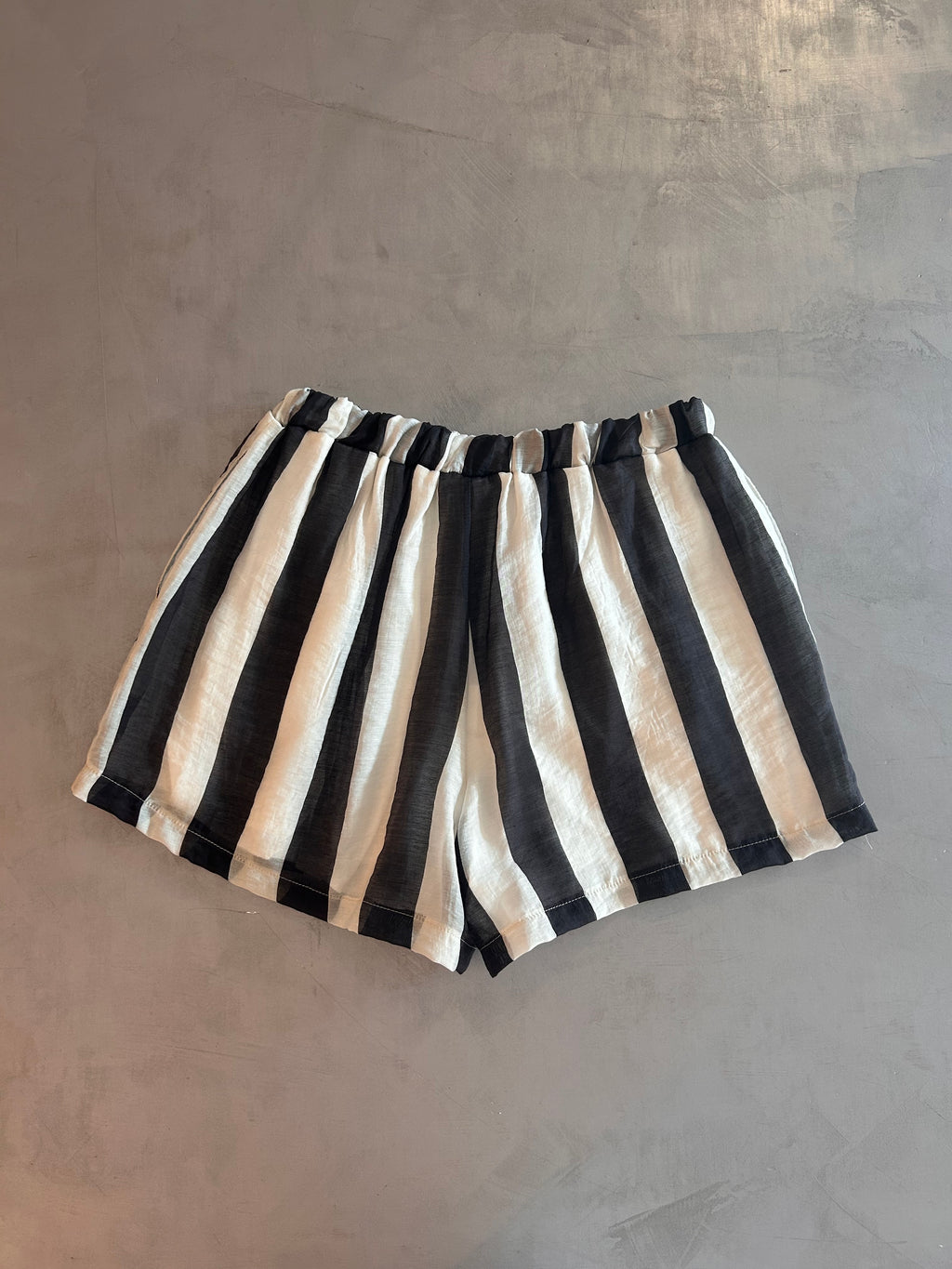 Shorts con ricamo Tensione In