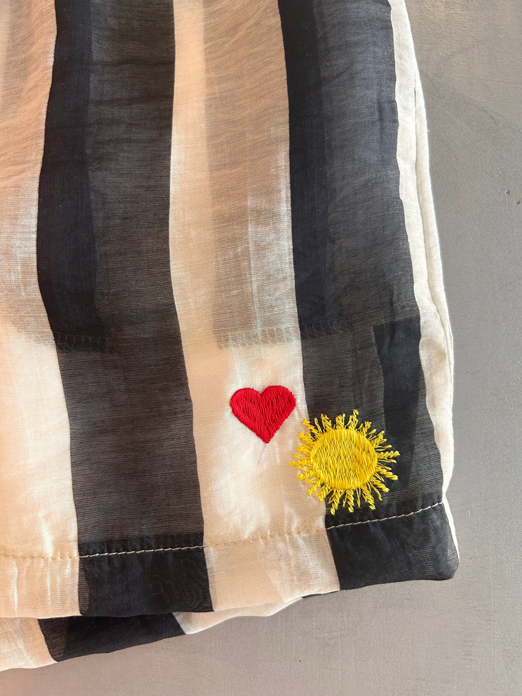 Shorts con ricamo Tensione In