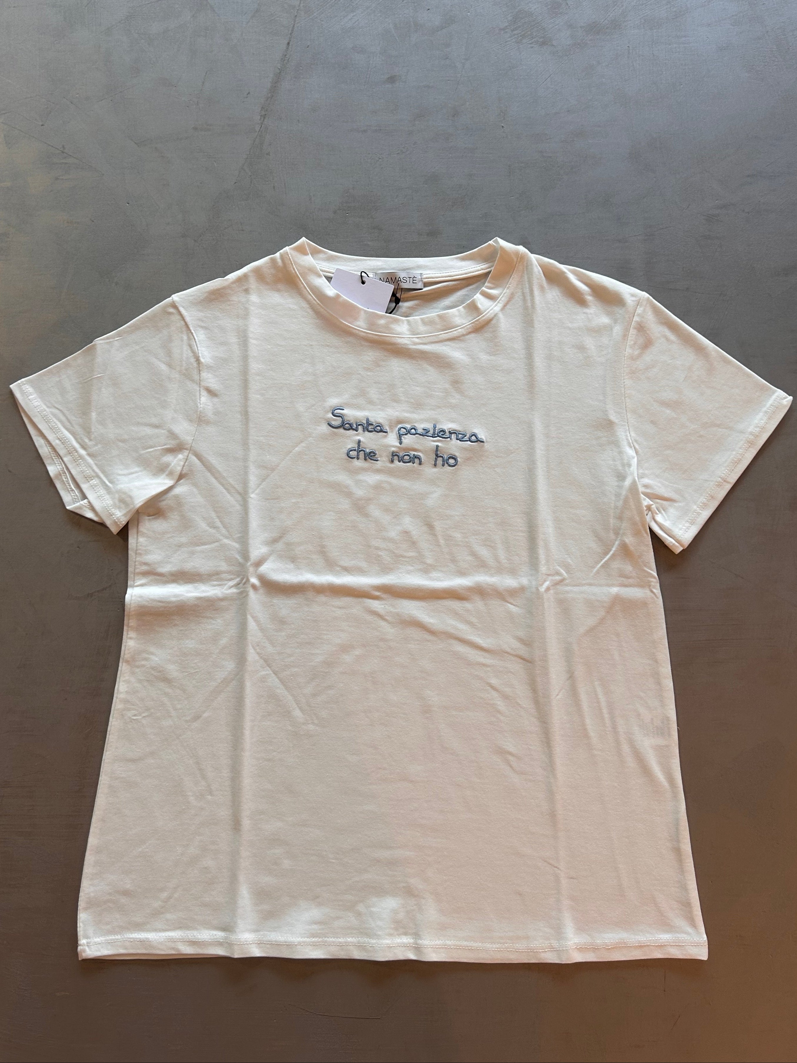 T-shirt ricamata Namastè