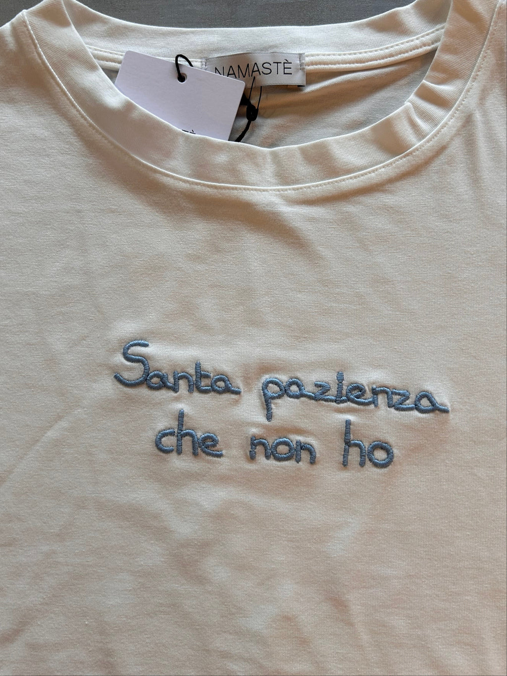 T-shirt ricamata Namastè