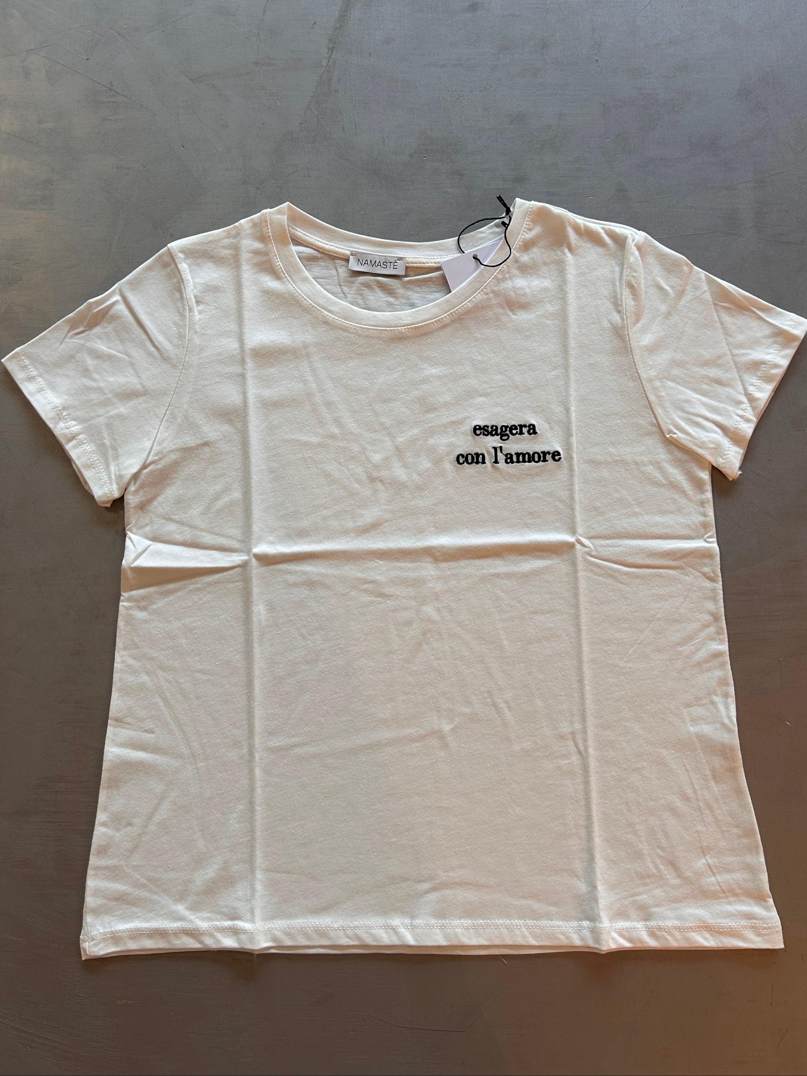 T-shirt ricamata Namastè
