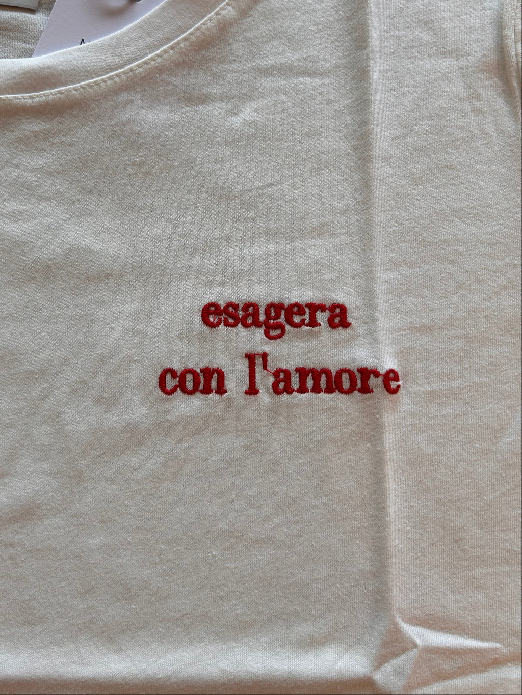 T-shirt ricamata Namastè