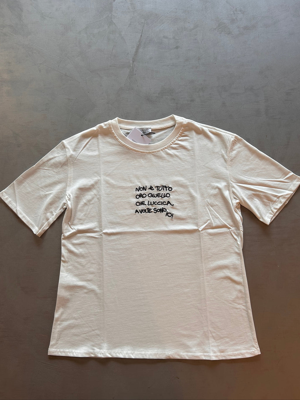 T-shirt ricamata Namastè