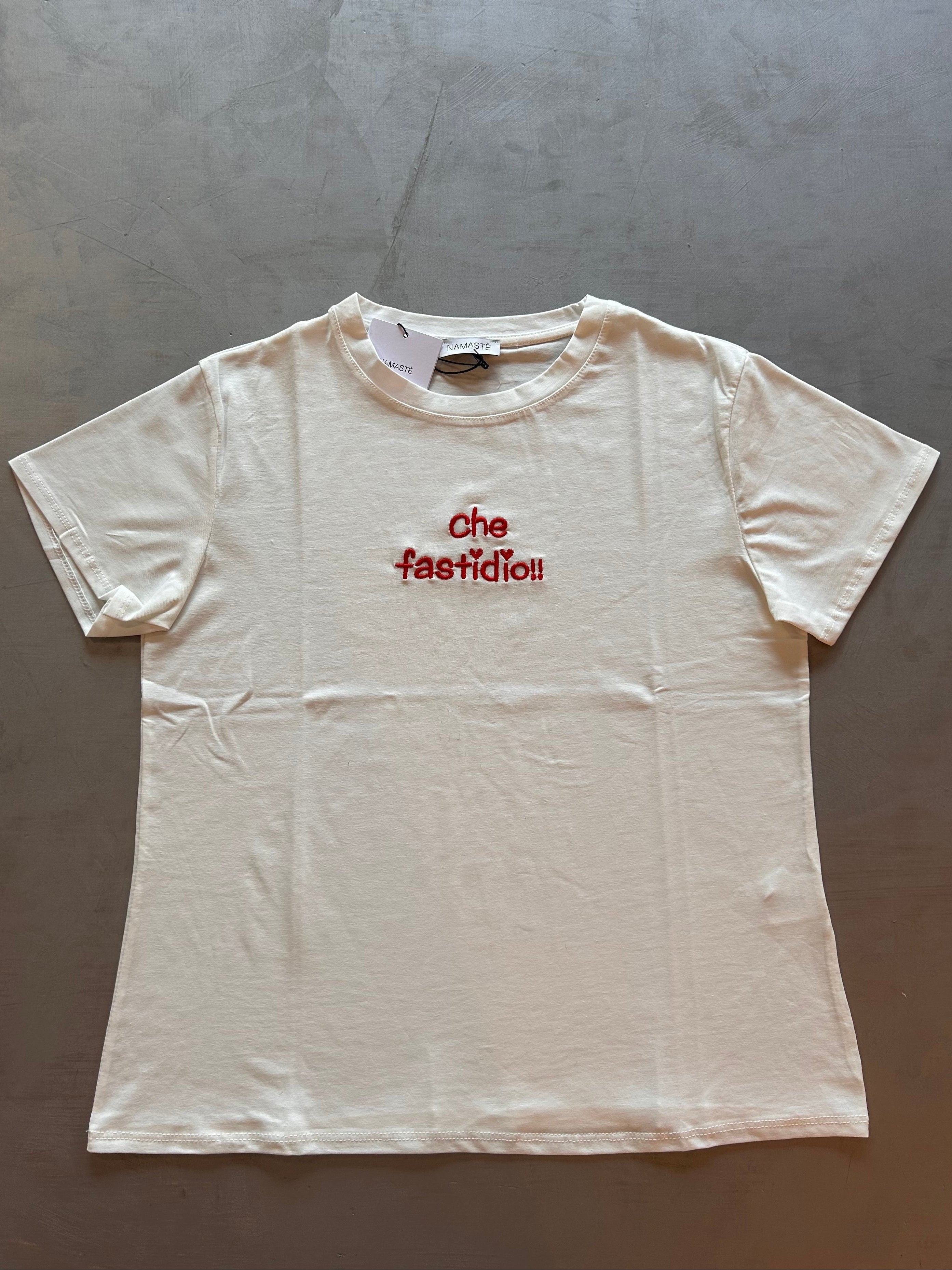 T-shirt ricamata Namastè