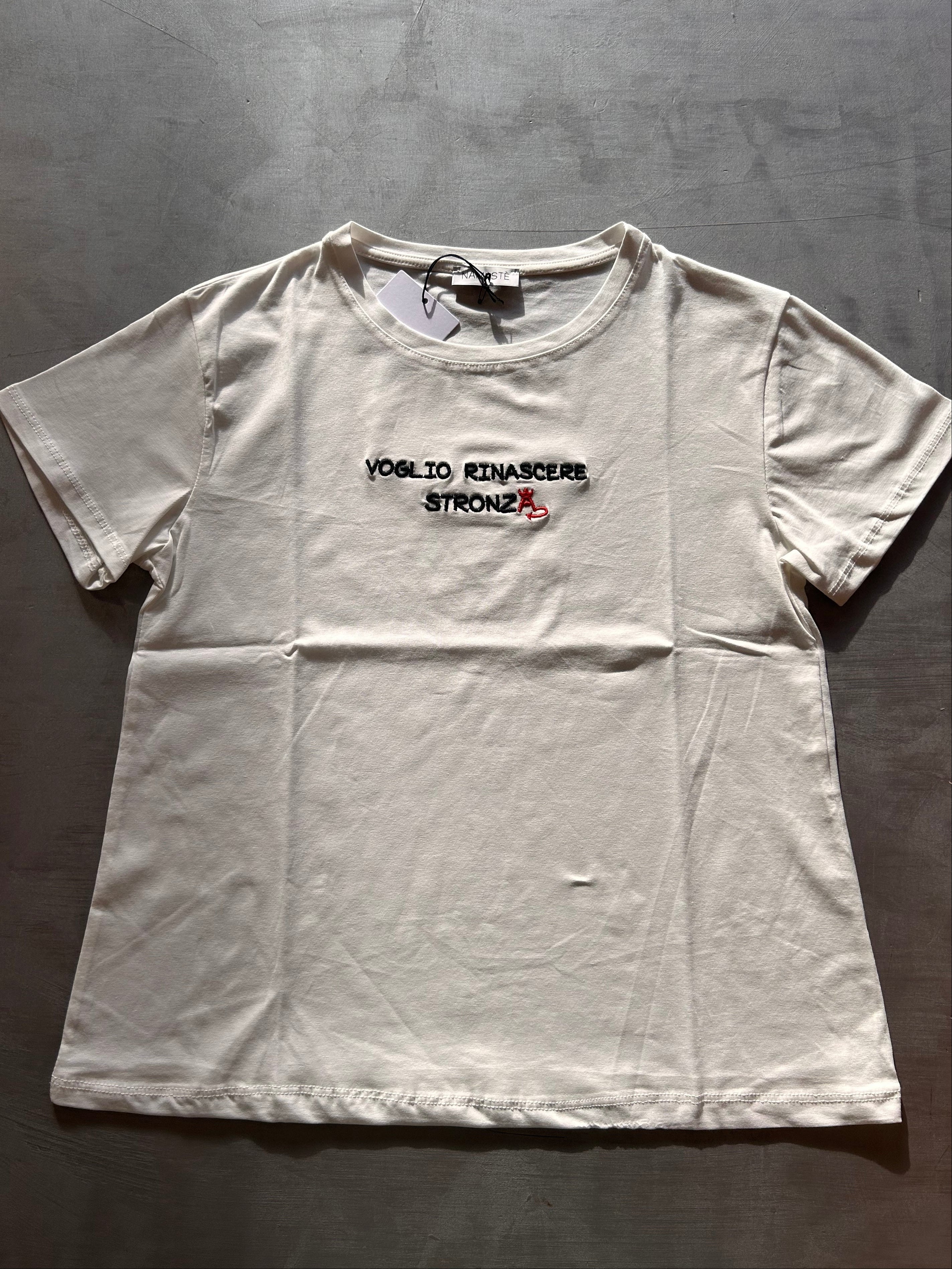 T-shirt ricamata Namastè