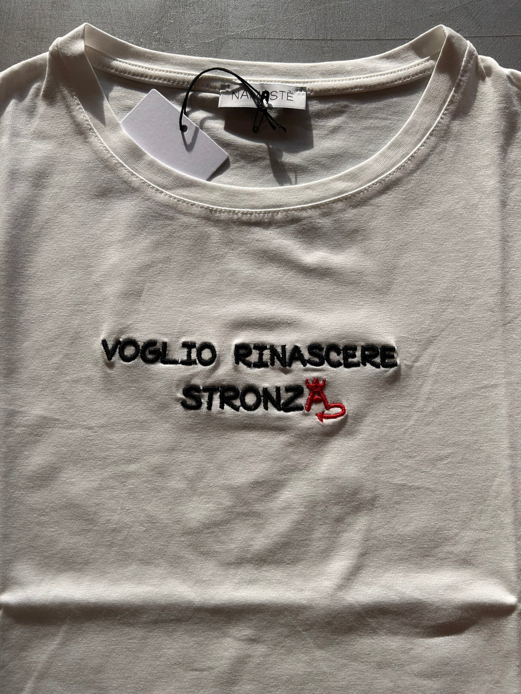 T-shirt ricamata Namastè