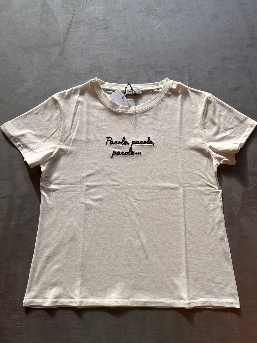 T-shirt ricamata Namastè