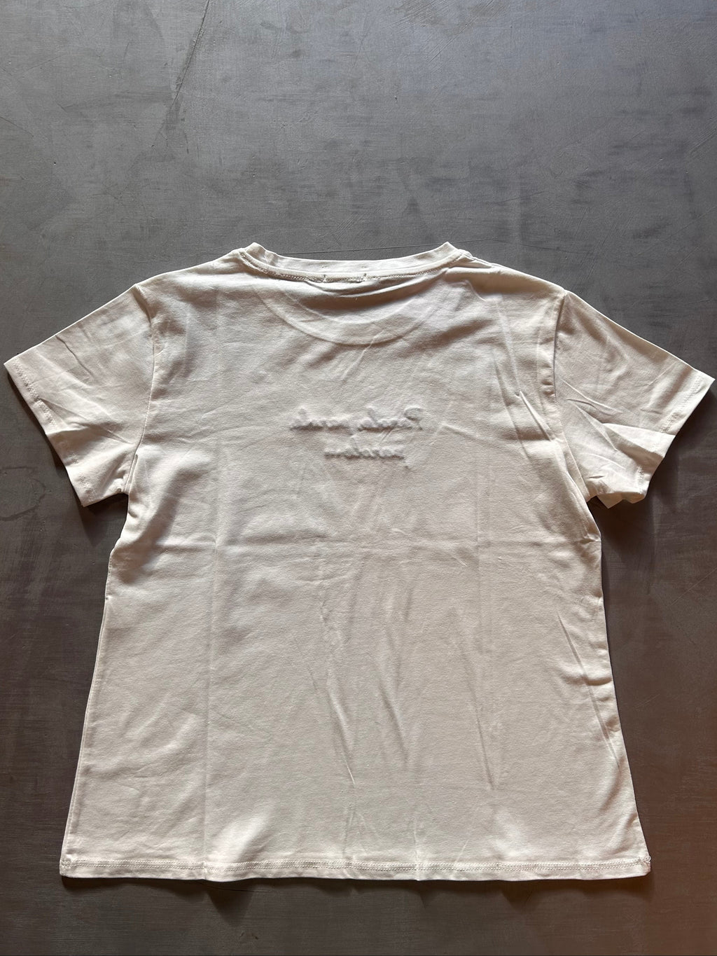 T-shirt ricamata Namastè