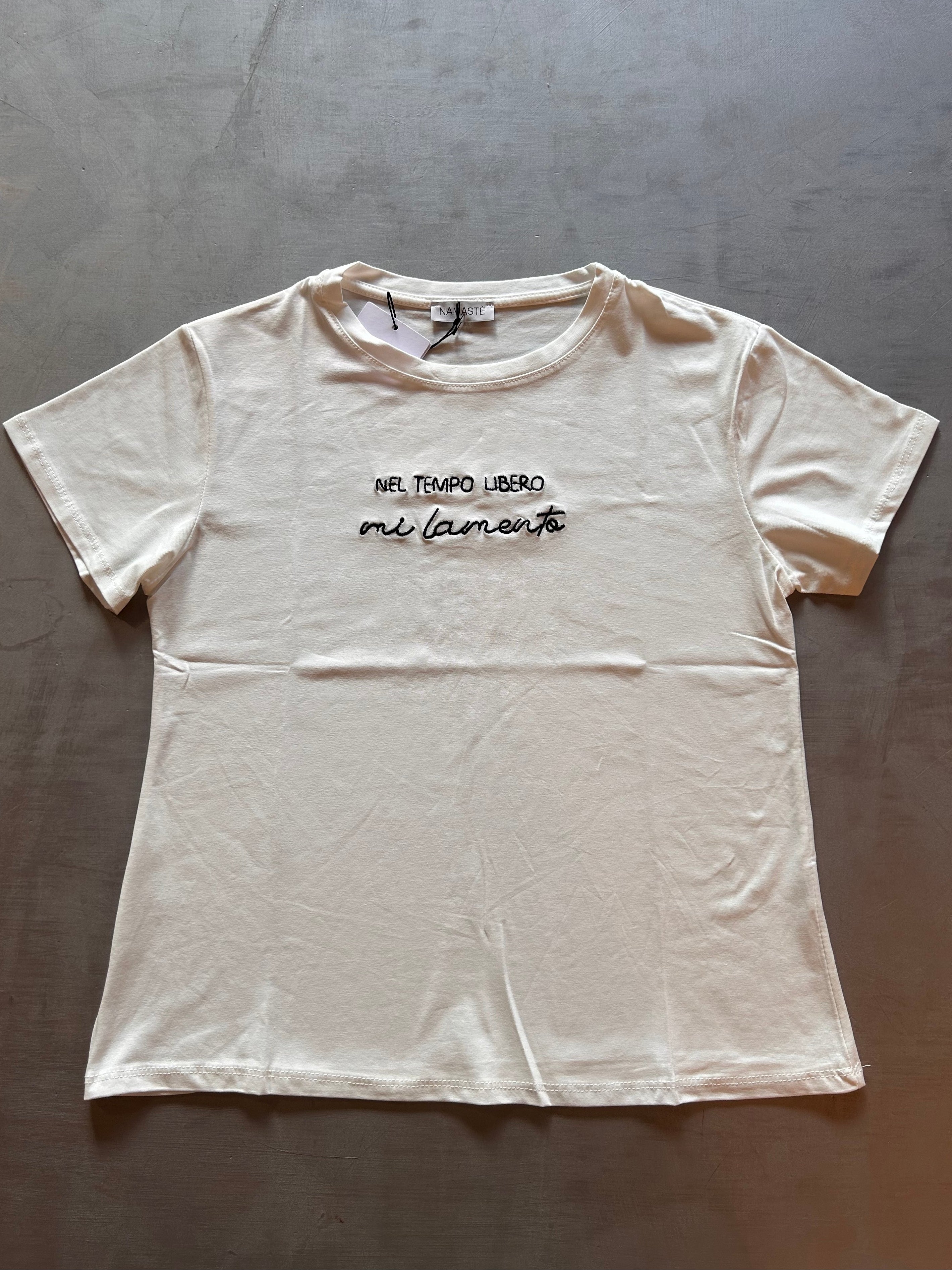 T-shirt ricamata Namastè
