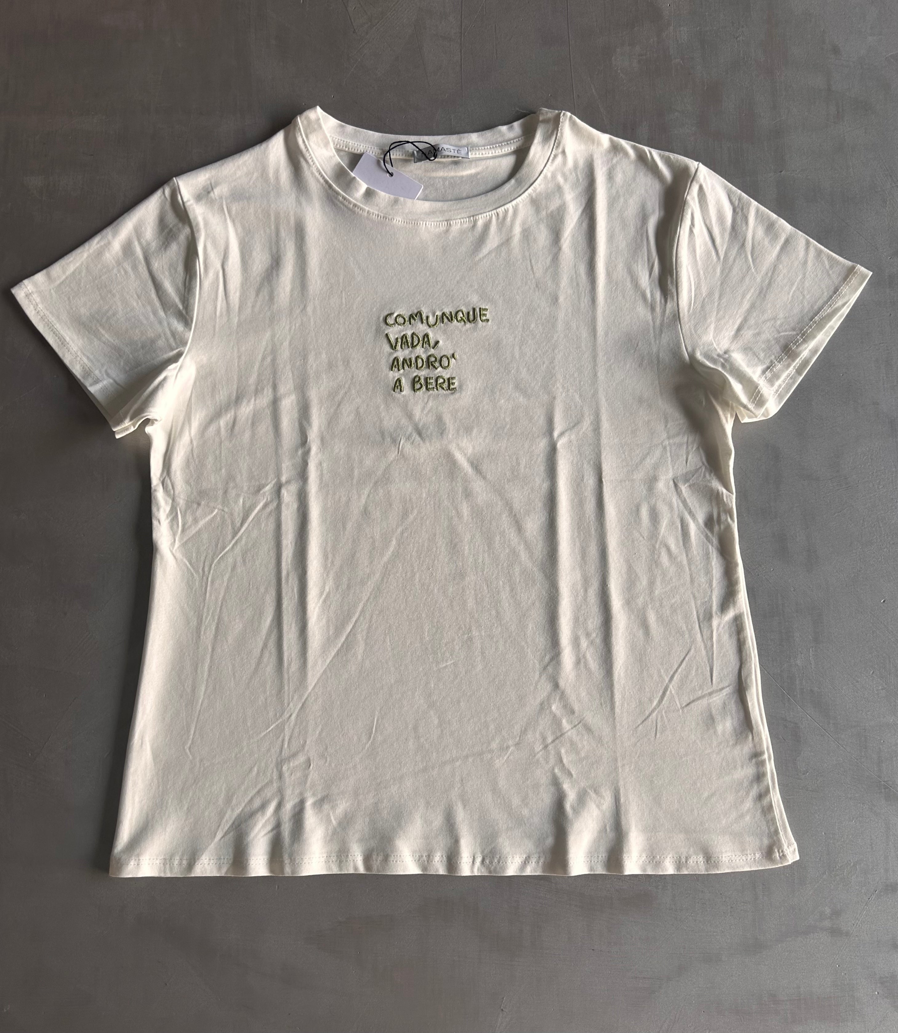 T-shirt ricamata Namastè