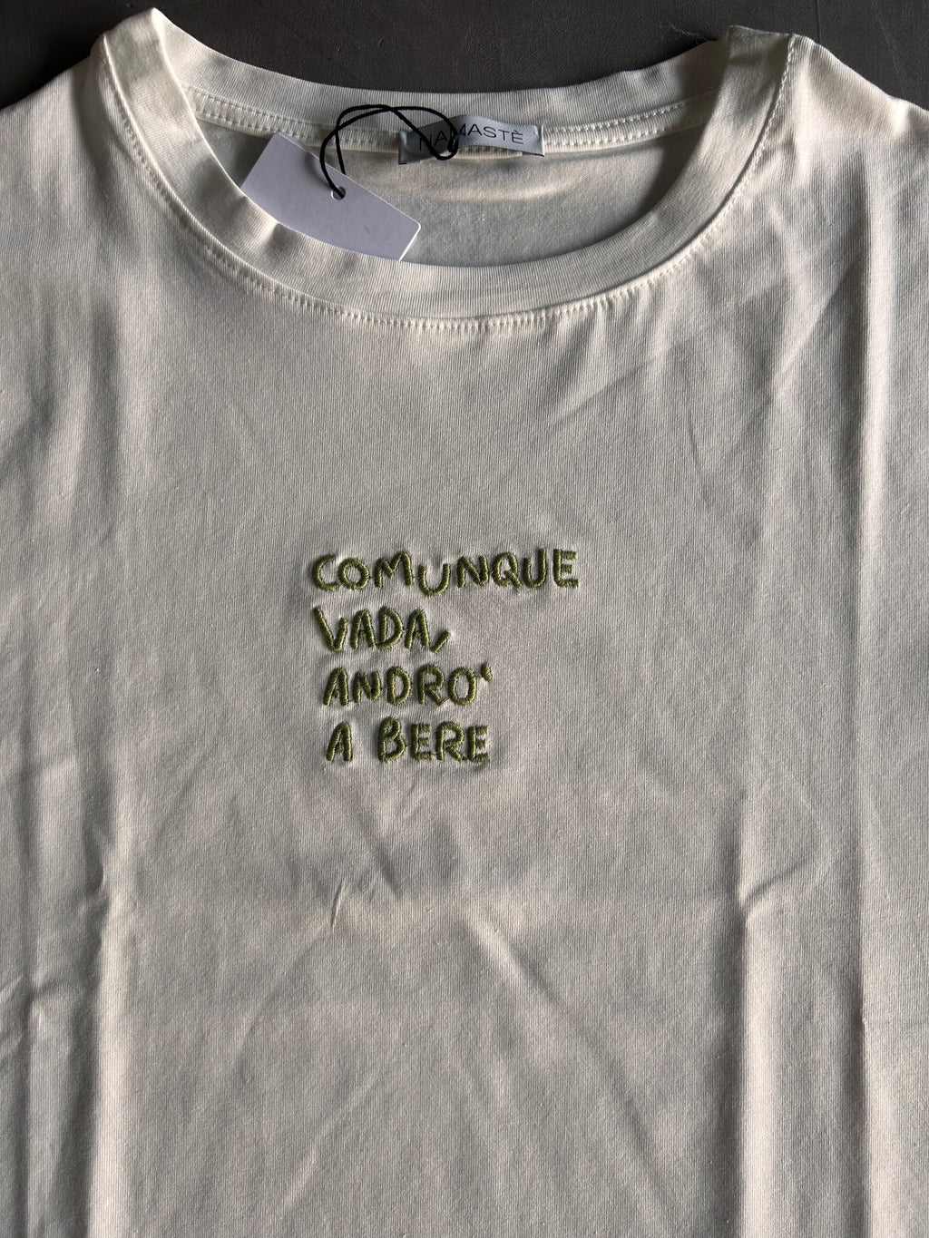 T-shirt ricamata Namastè